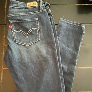 Dark denim Levi’s 535 Legging (juniors)